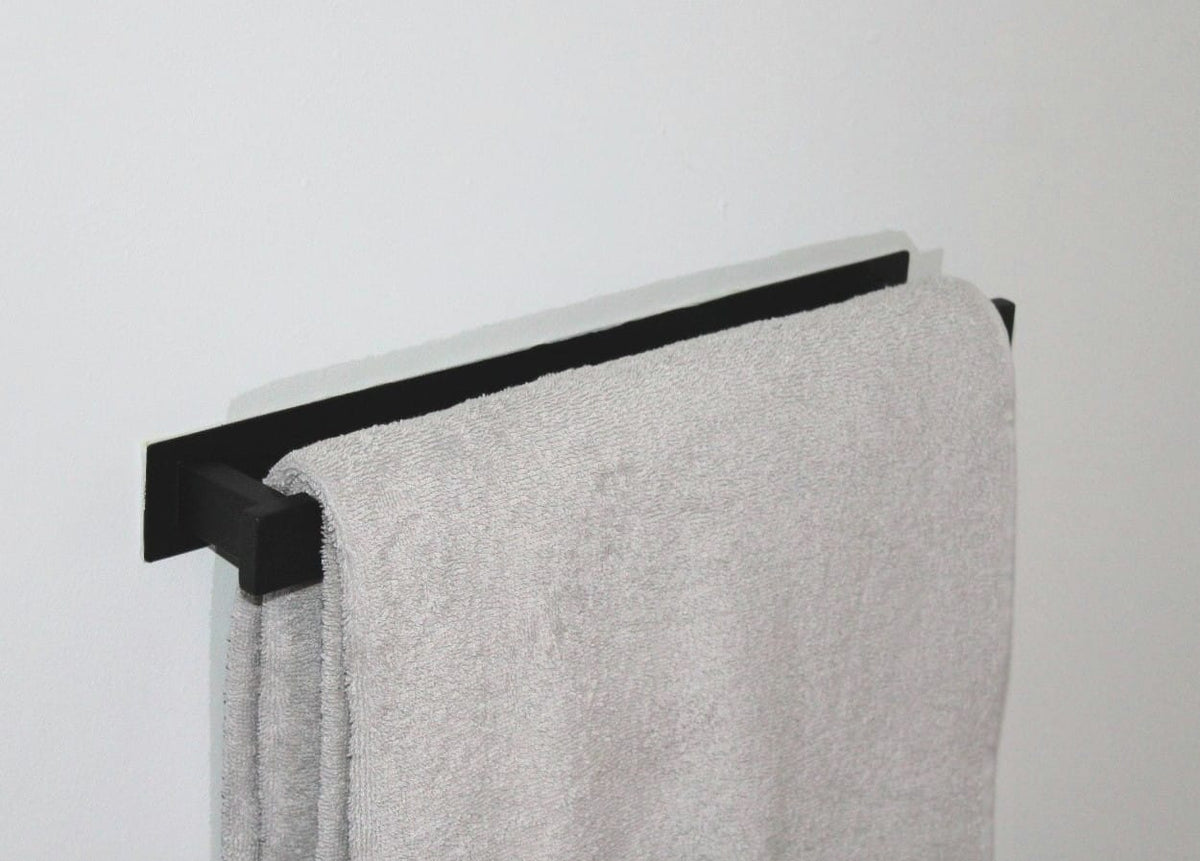 Vahvarakenteinen teräksinen pyyheteline